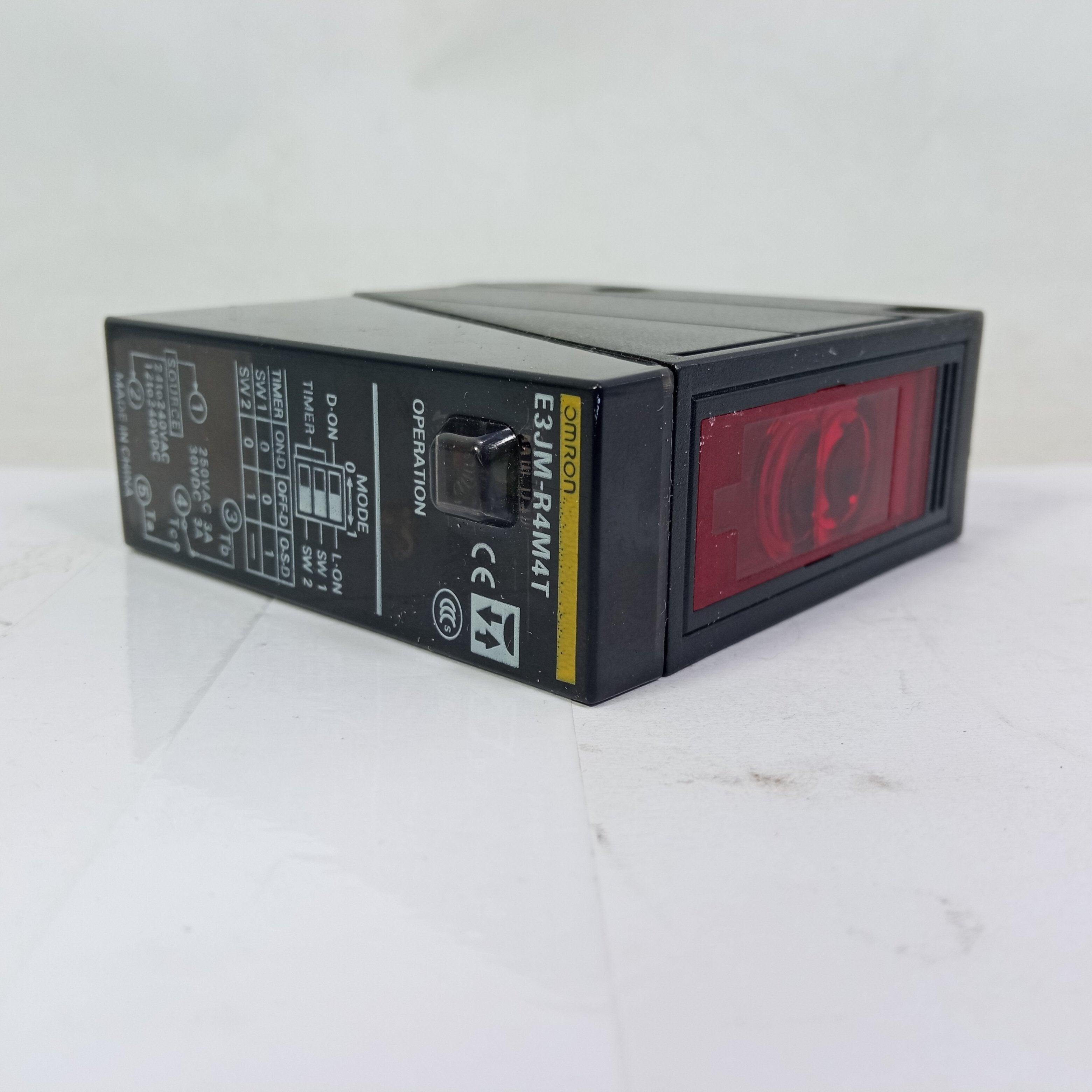 Omron E3JM-R4M4T Photoelectric Type Retro-Reflective Sensor thumbnail 5