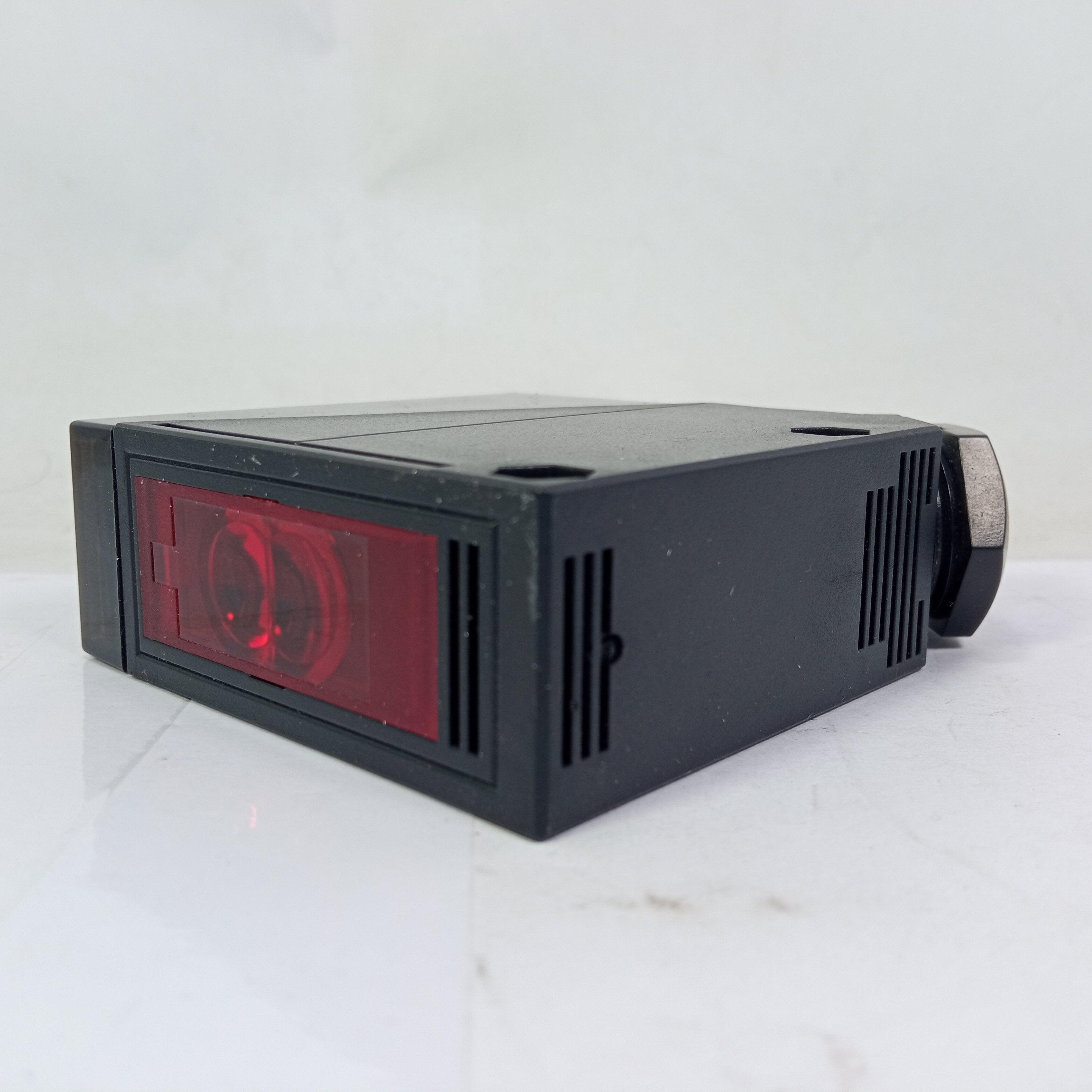 Omron E3JM-R4M4T Photoelectric Type Retro-Reflective Sensor thumbnail 6