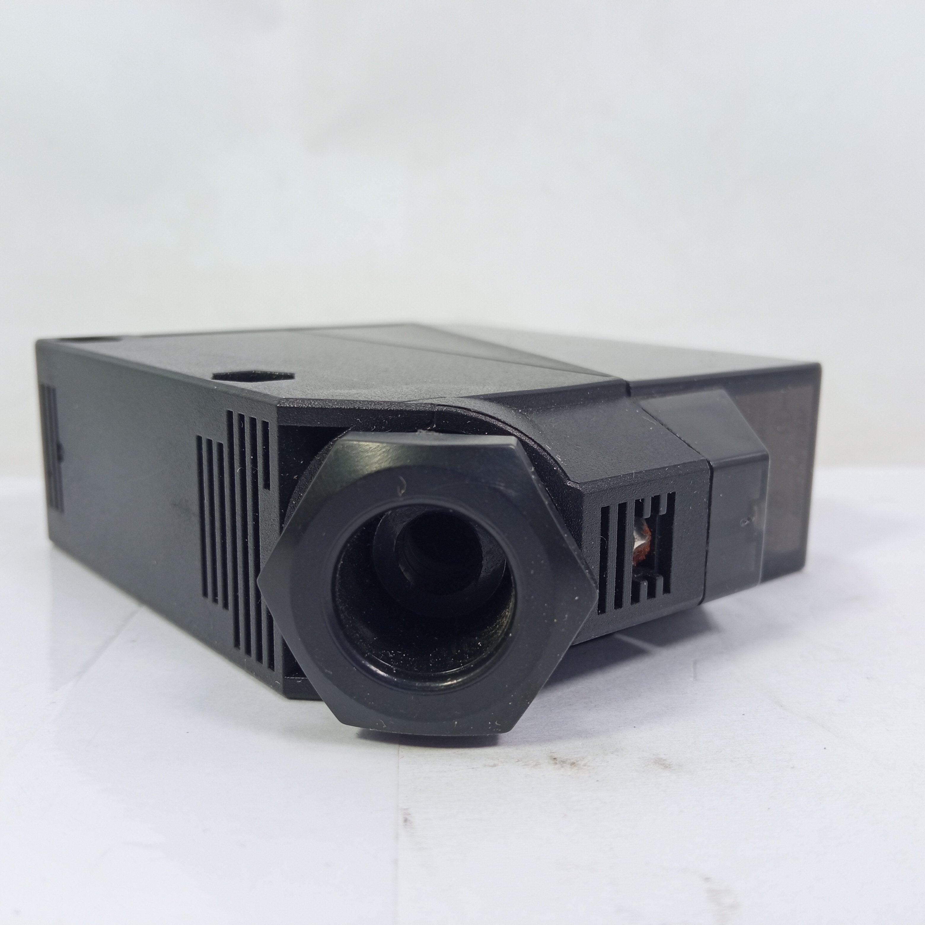 Omron E3JM-R4M4T Photoelectric Type Retro-Reflective Sensor thumbnail 7