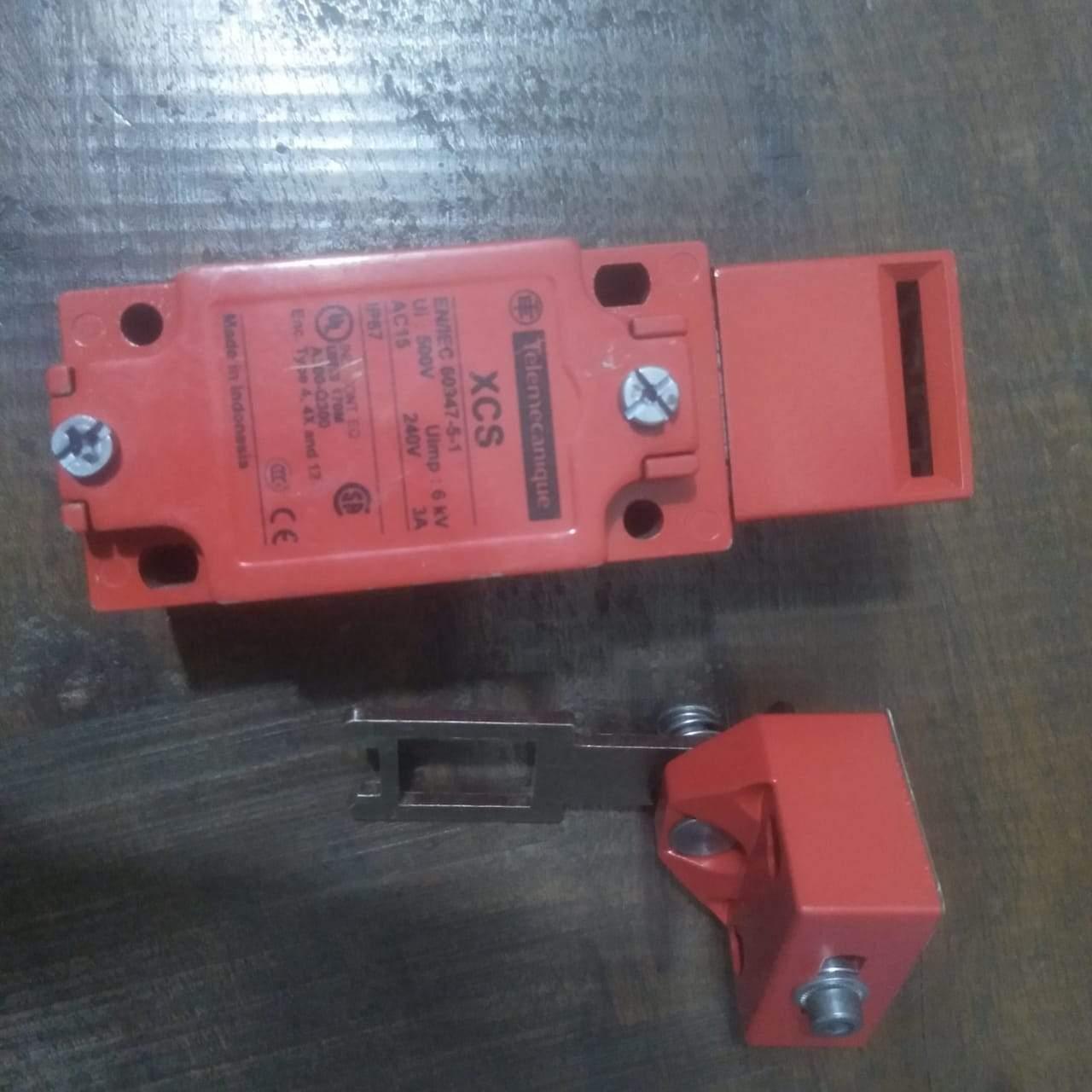 Safety switch, Telemecanique Safety switches lotted thumbnail 2