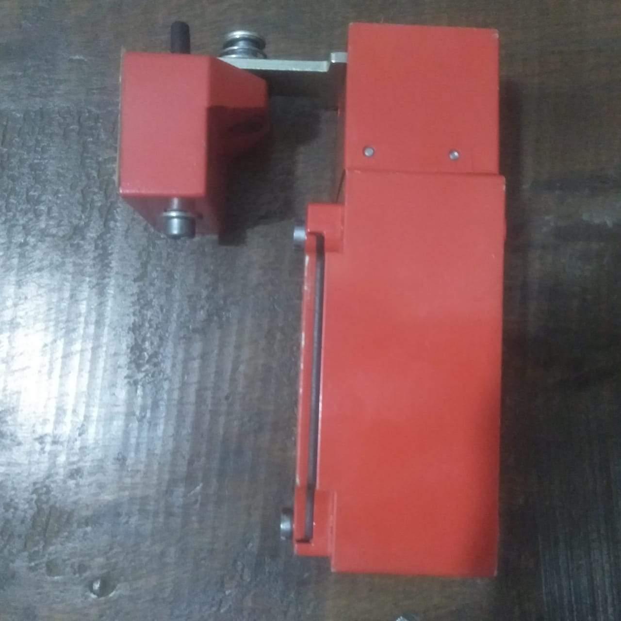 Safety switch, Telemecanique Safety switches lotted thumbnail 3