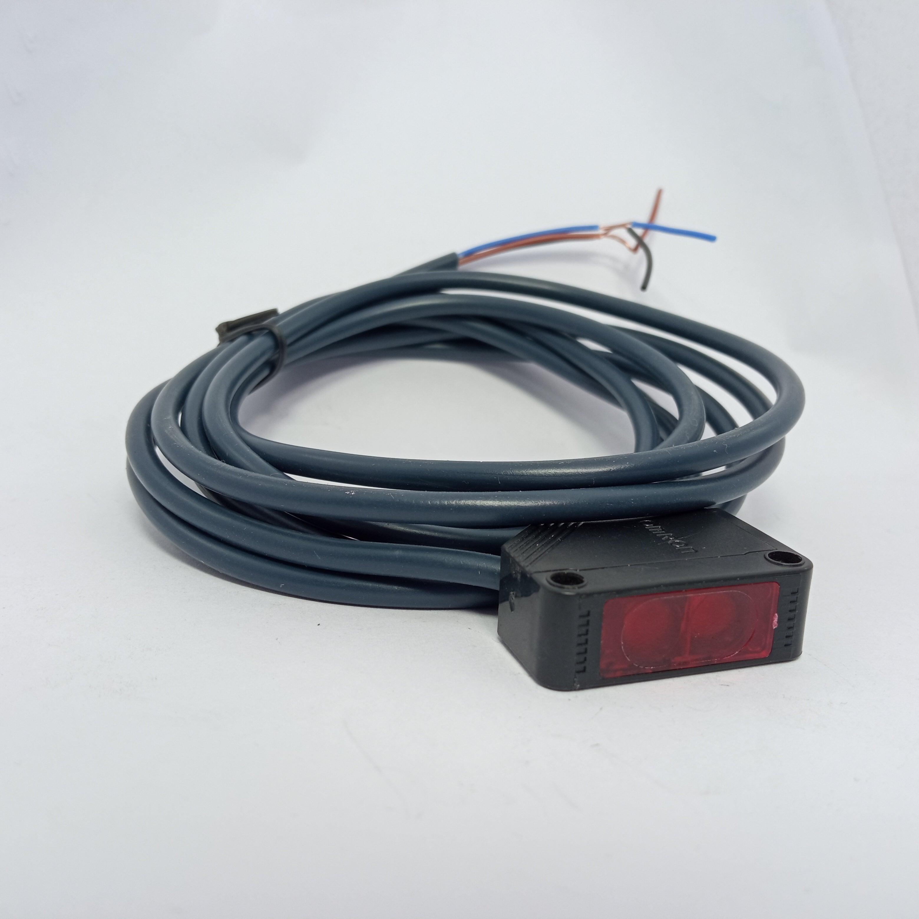 E3Z-D82 2M Diffuse-reflective, Sensing distance White paper 300 x 300 mm: 1 m, Light-ON/Dark-ON selectable, PNP, Pre-wired models (2 m), Infrared LED (860 nm) OMRON in pakistan thumbnail 3