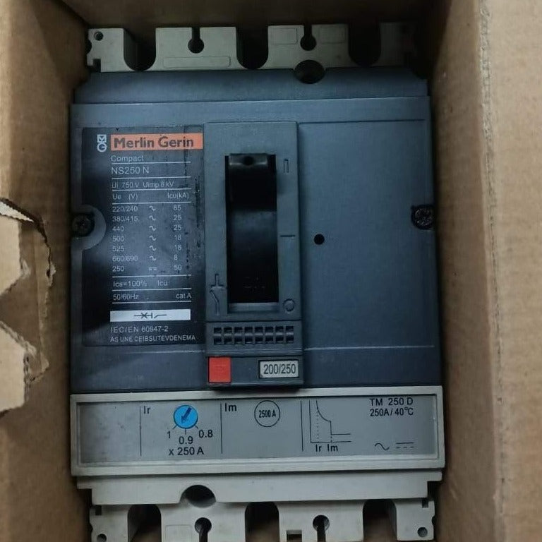 MERLIN GERIN NS250N TM200D Circuit-Breaker Disjonctrur in Pakistan