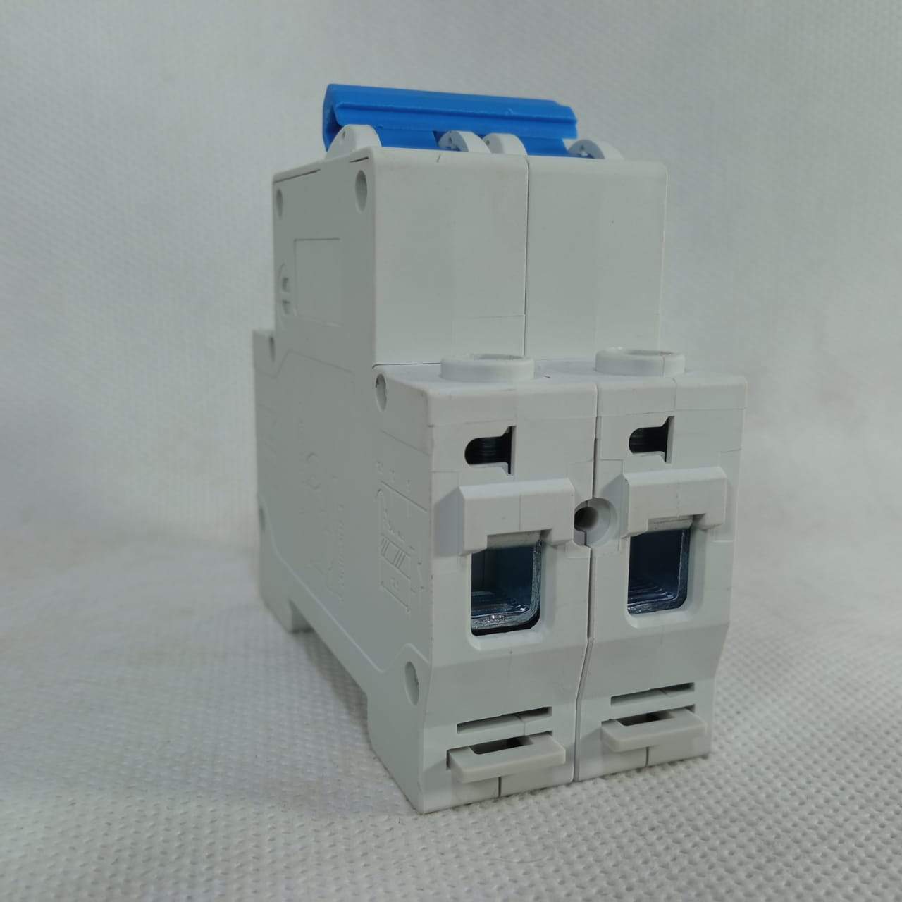AC Circuit Breaker 2P Tense 400V in Pakistan - 40A thumbnail 4