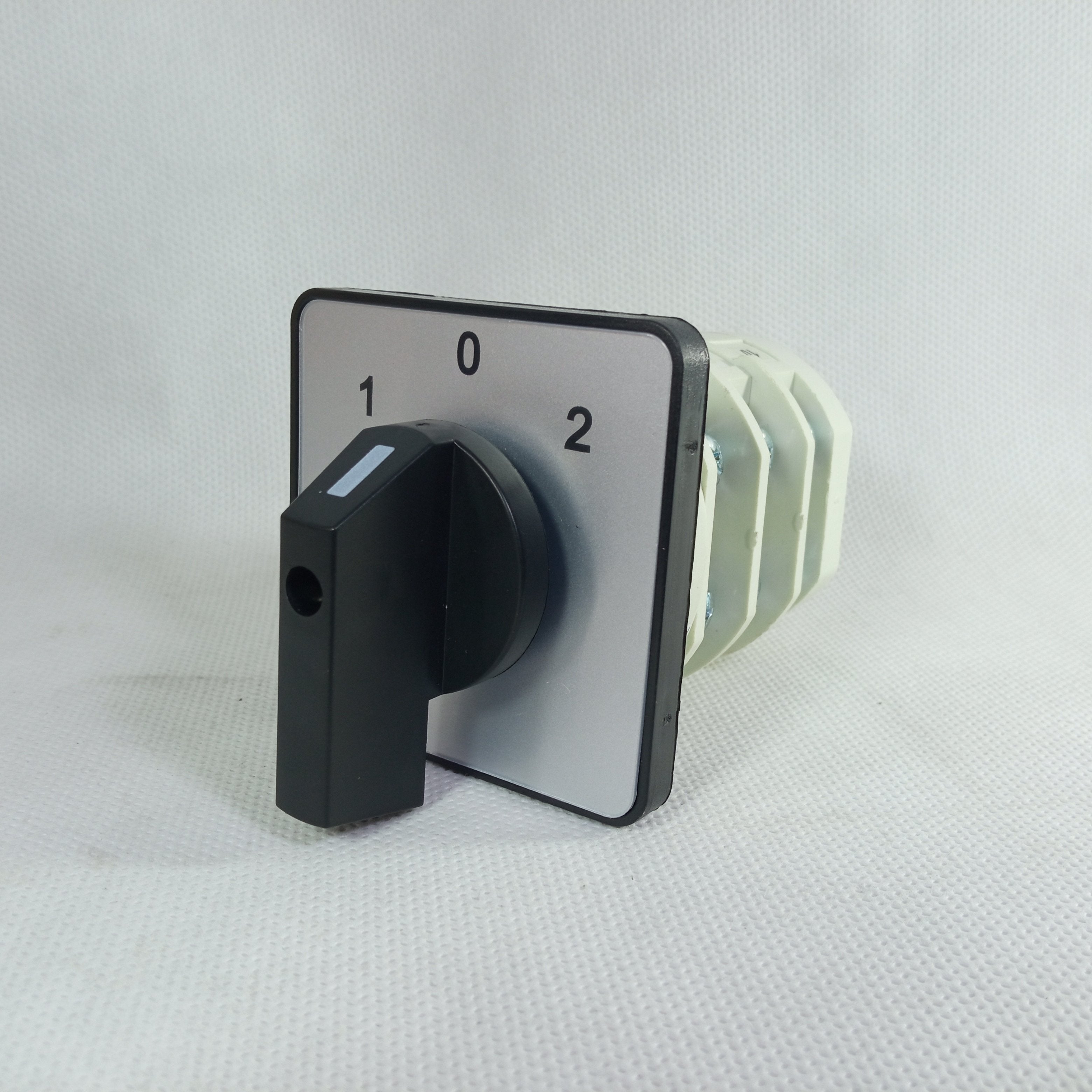 BRETER Cam Switch 1-0-2 Position Rotary Changeover Switches in Pakistan - 75A/4 thumbnail 3