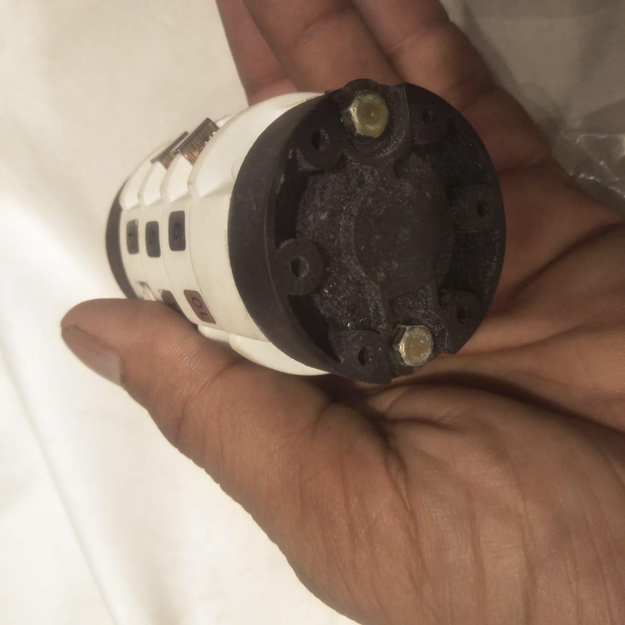 Breater 16 Amp Phase Selector Switches In Pakistan - 8 thumbnail 3