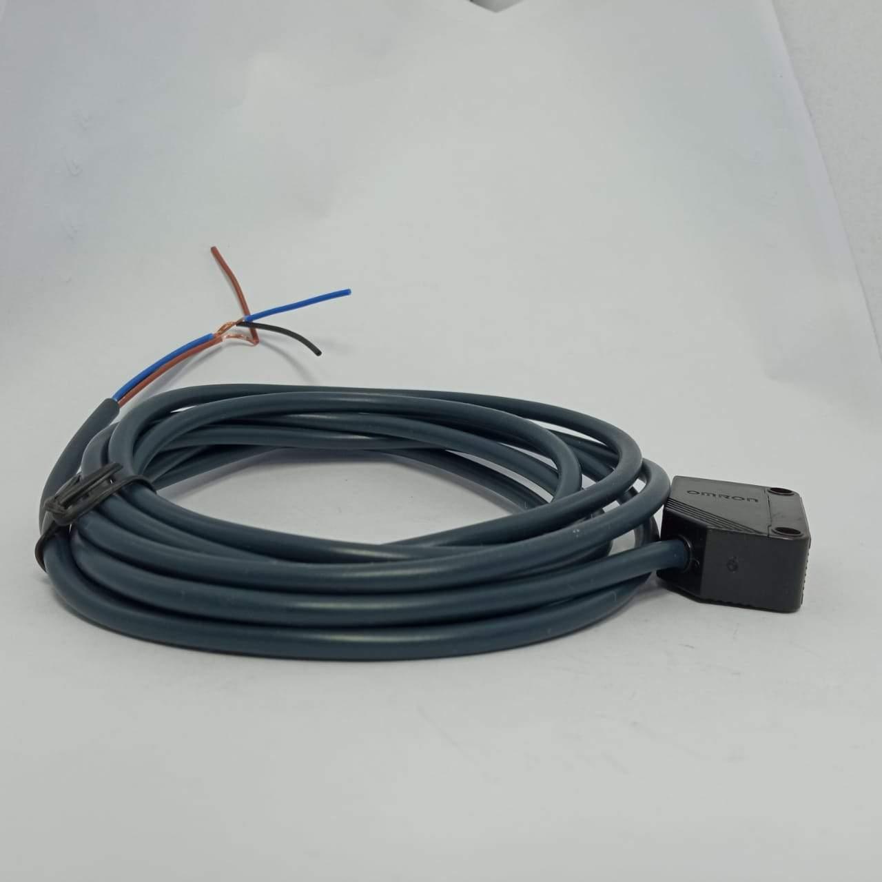 E3ZD82 Omron Automation sensor thumbnail 3