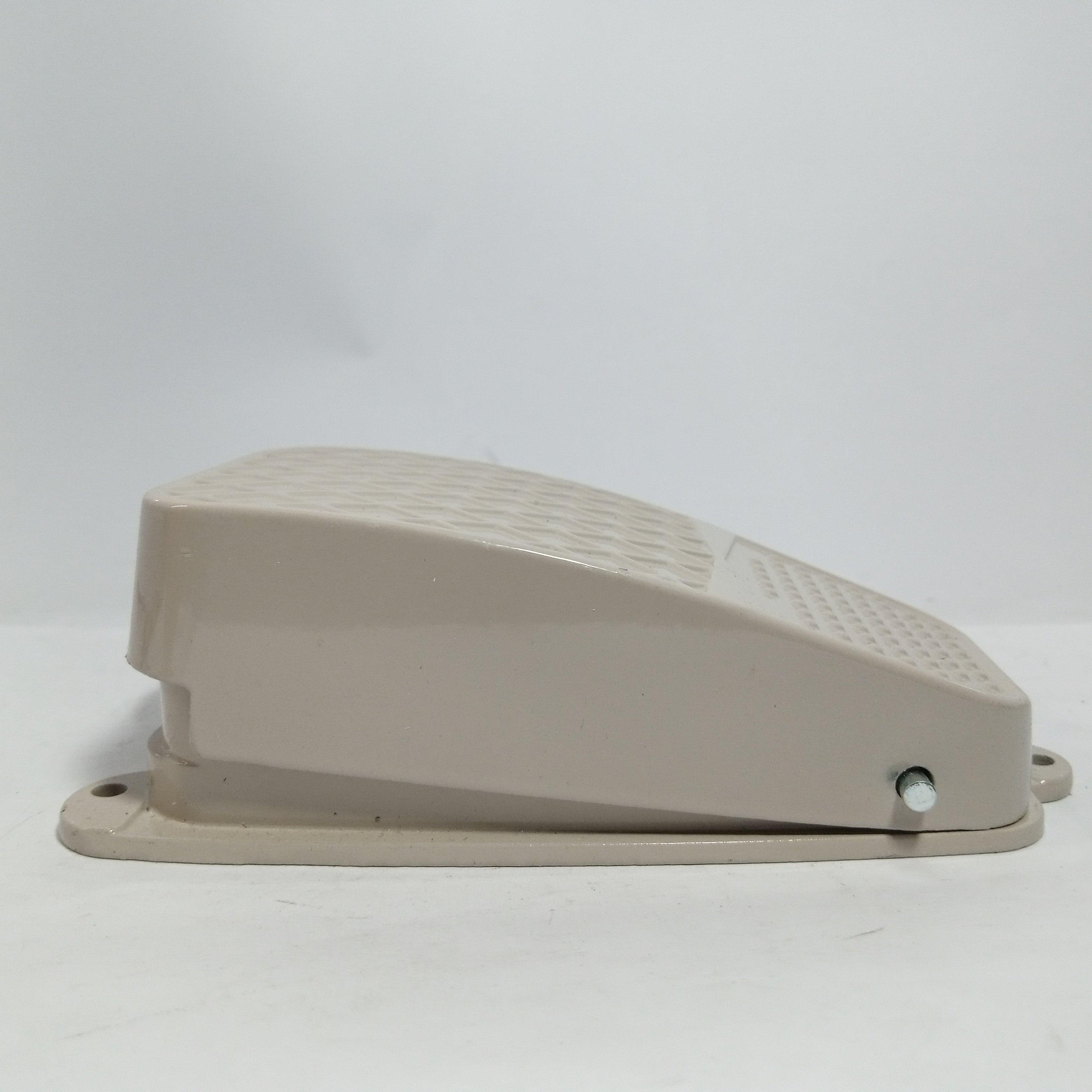 Foot Operated Treadle Foot Switch FS-3, 120 - 240V in Pakistan thumbnail 4