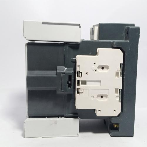DIN Rail 3TF46 Siemens Contactor 45 AMP 3 Pole USED  in Pakistan thumbnail 4