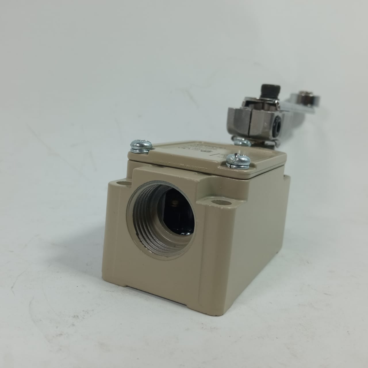 Omron WLCA12-2 Limit Switch for Industrial in Pakistan thumbnail 5