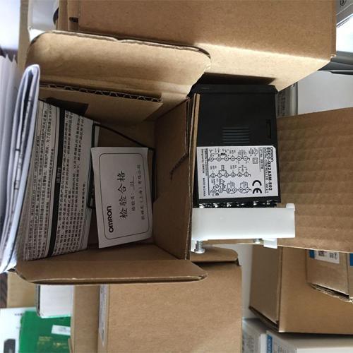 E5CC-QX2ASM-802 Omron Temperature Controller(New) thumbnail 3