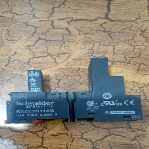 14 Pin Base With Pilot Light (Schneider)