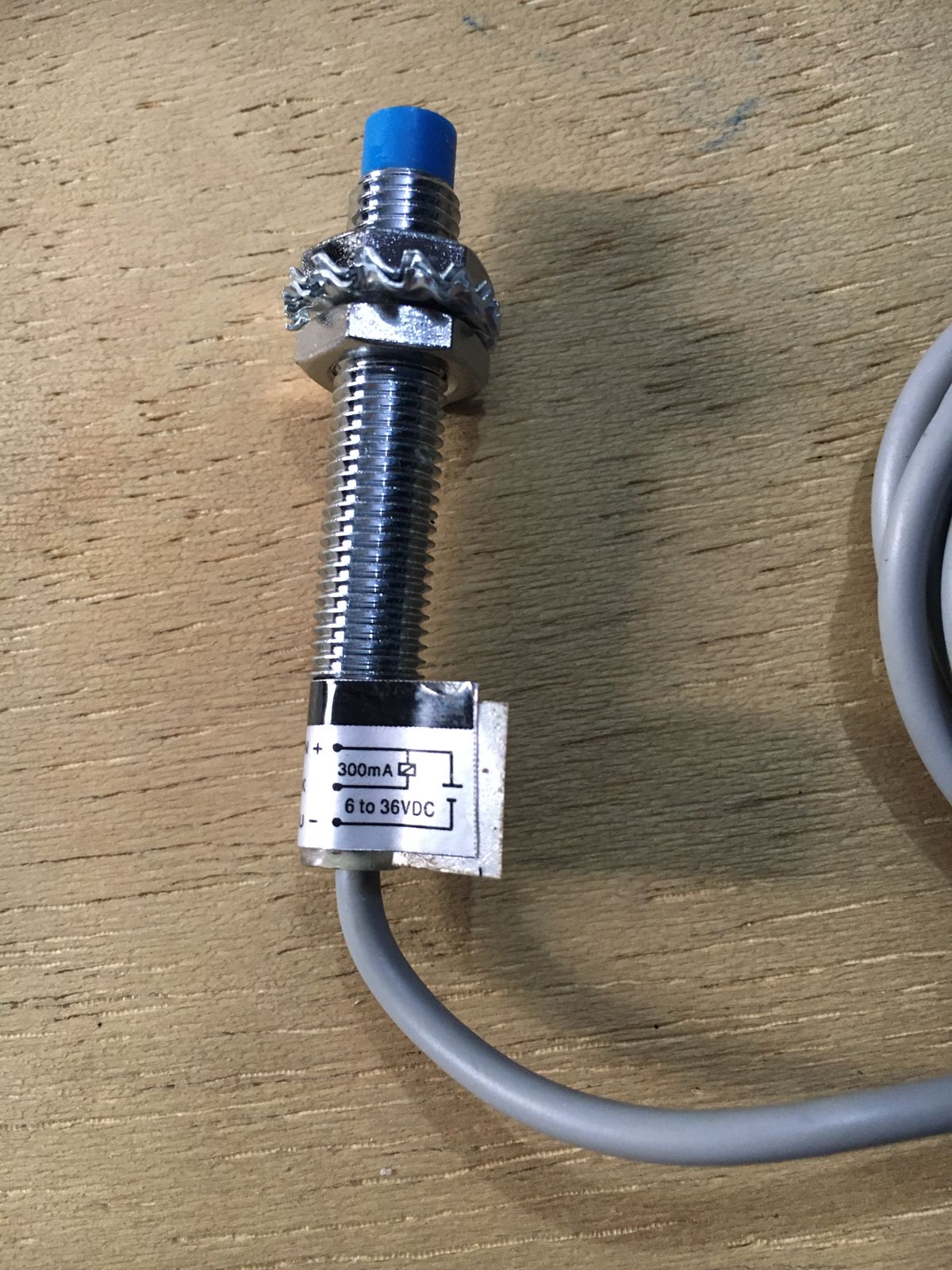 Omron Inductive Proximity Sensor Switch E2E-X5ME1 in Pakistan - 12mm thumbnail 2