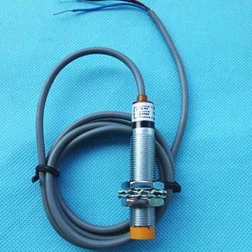 Omron Inductive Proximity Sensor Switch E2E-X5ME1 in Pakistan - 18mm
