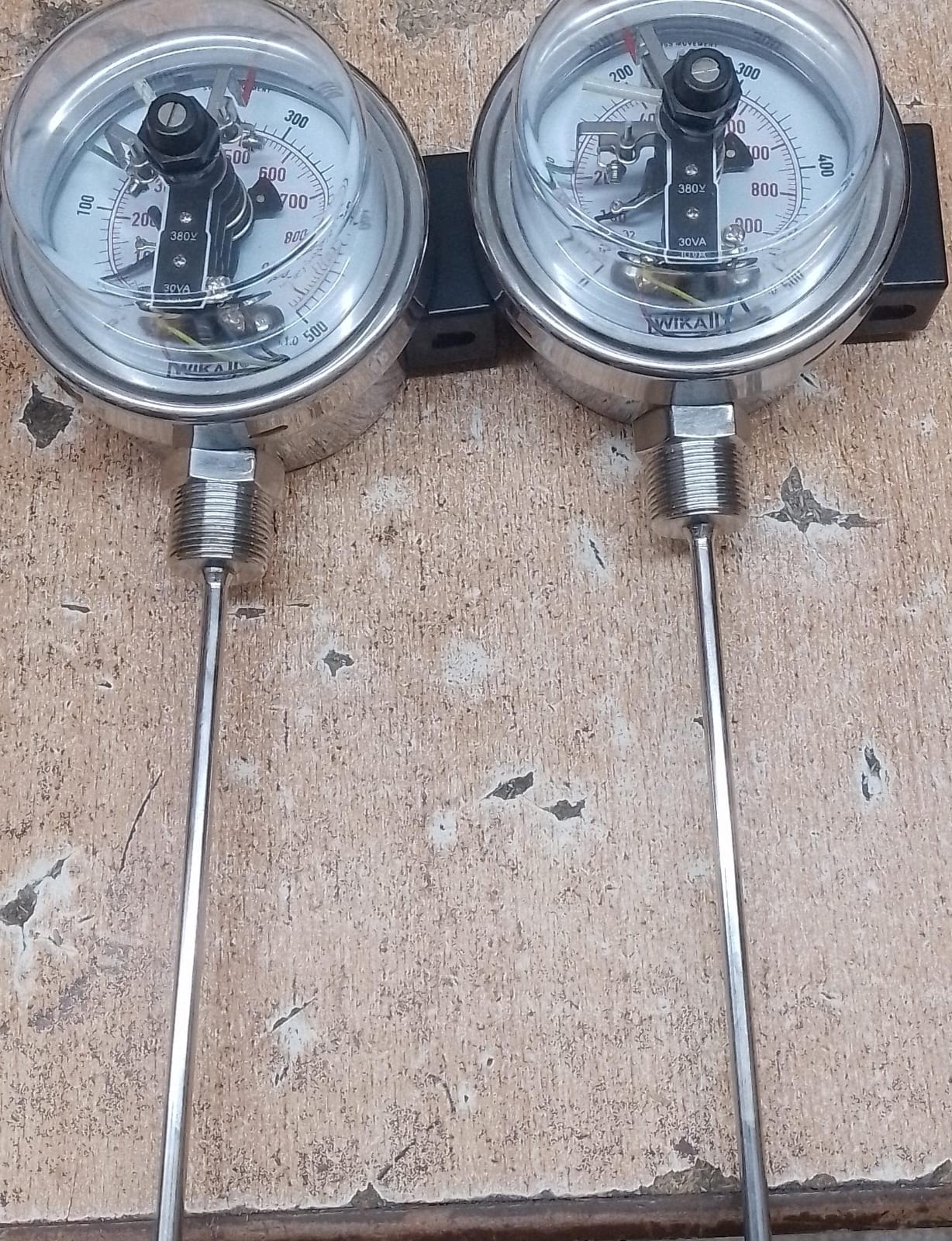 WIKA High-Range 500°C Temperature Gauge in Paakistan thumbnail 2