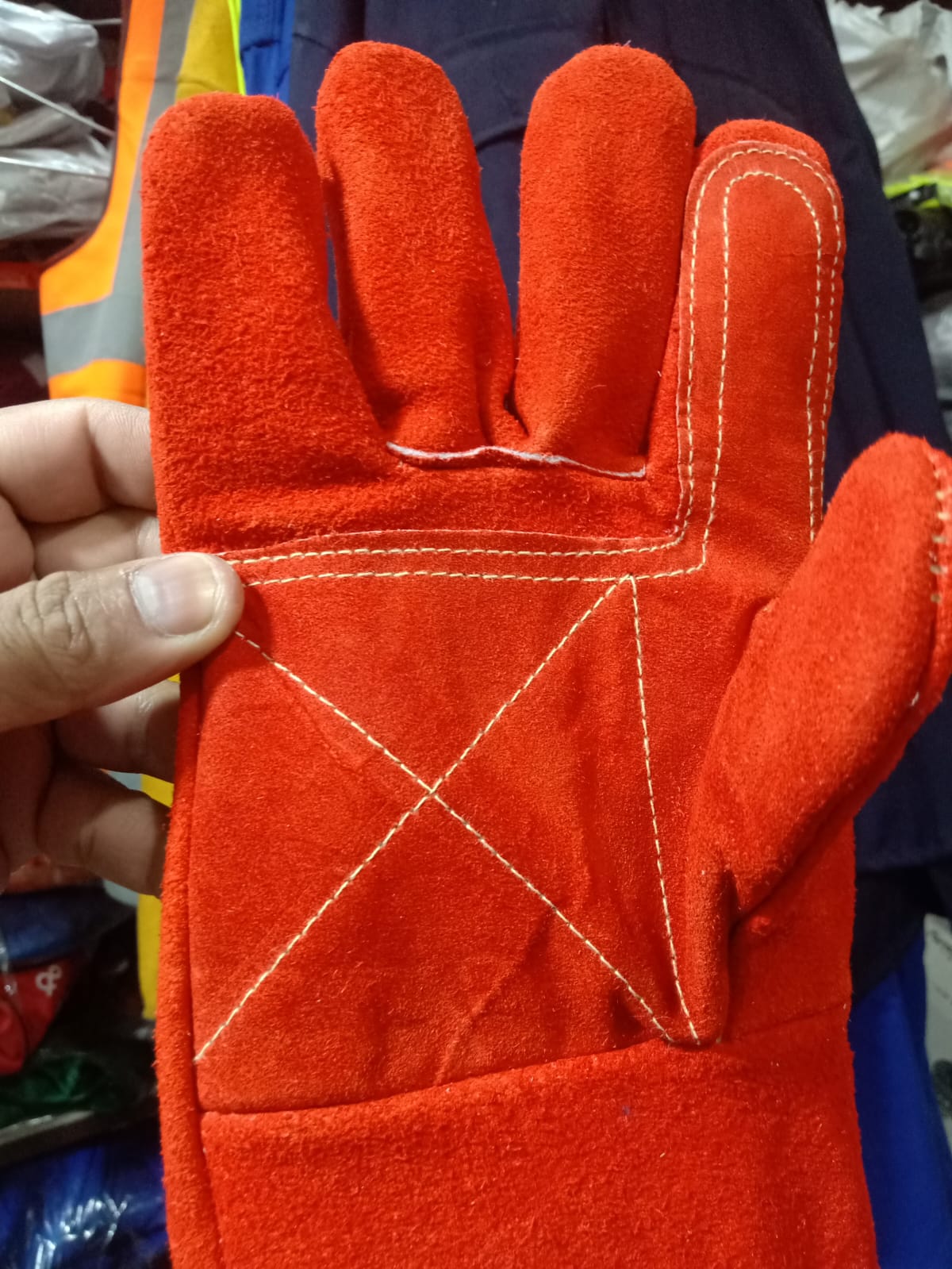 F500 HEAT-RESISTANT GLOVES for welding and oven cocking work in Pakistan
